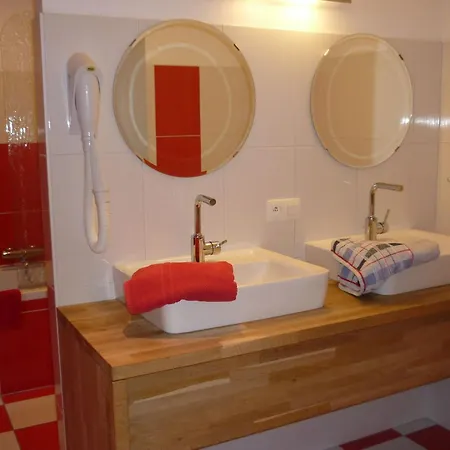 Belgium Your Low-cost In Luxury בית נופש *